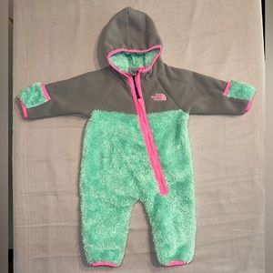 The North Face Infant 0-3 mos Winter‎ Wear BodySuit (n3)